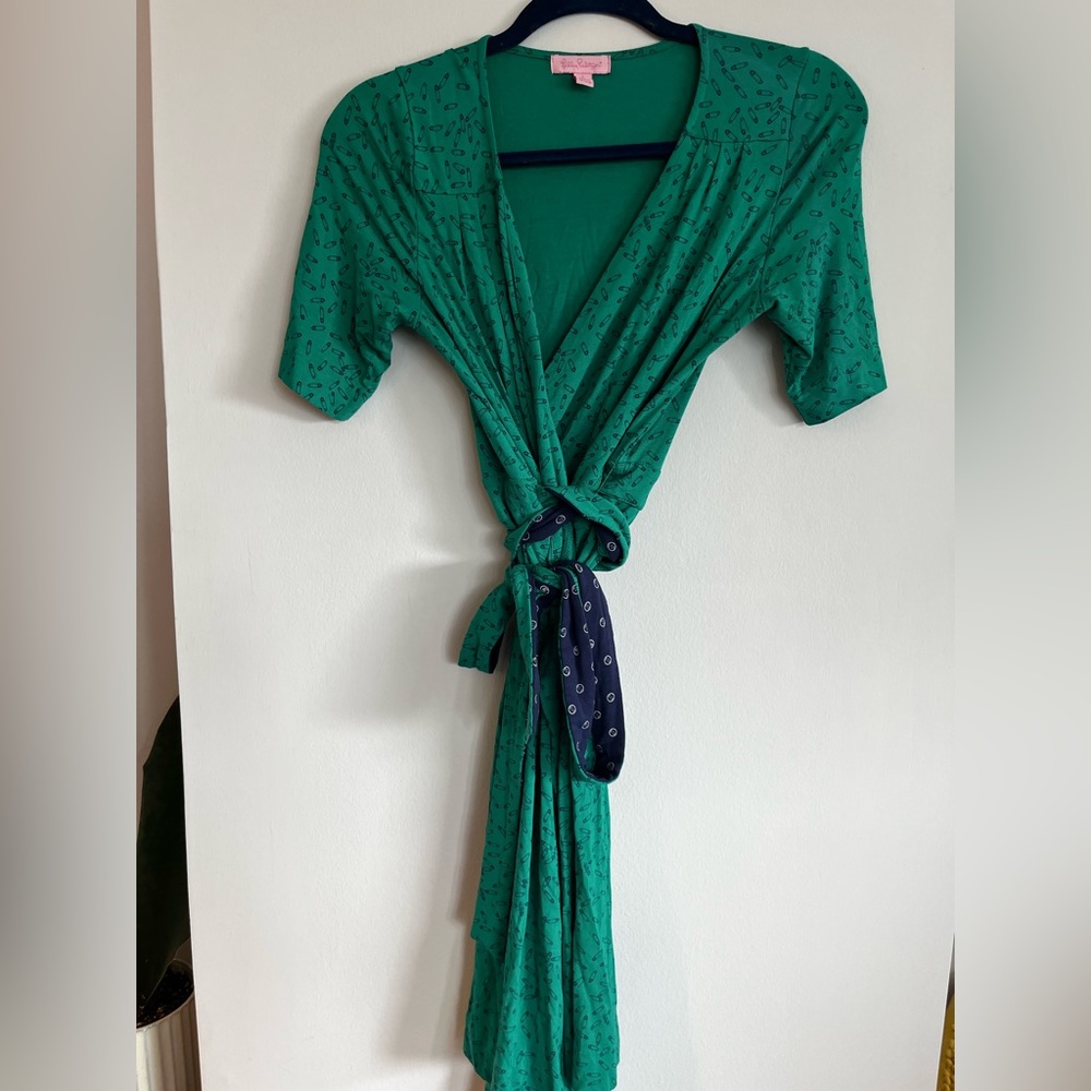 Lily Pulitzer. Green wrap dress. Size small. Safety pin print.